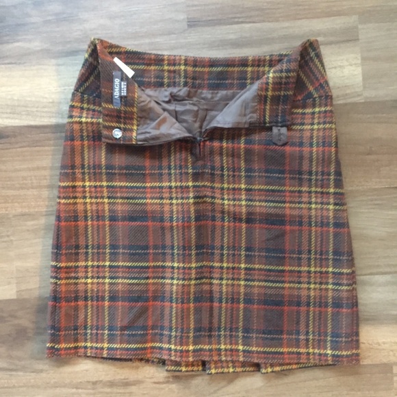 NWOT Adagio mini skirt. Size 8. - Picture 4 of 6